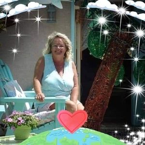 Meet your Posher, Carrie